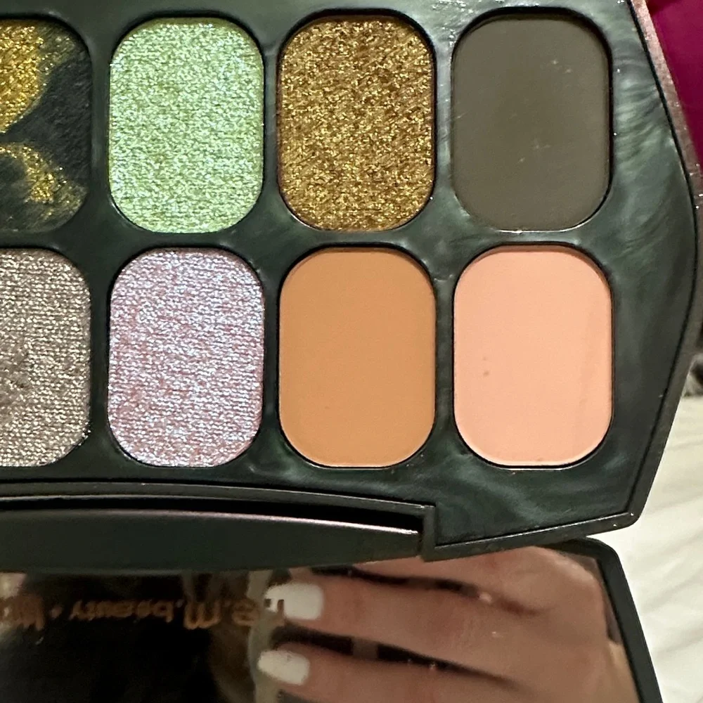 r.e.m. beauty Wicked Eyeshadow Palette - Gold and Black - Picture 8 of 9